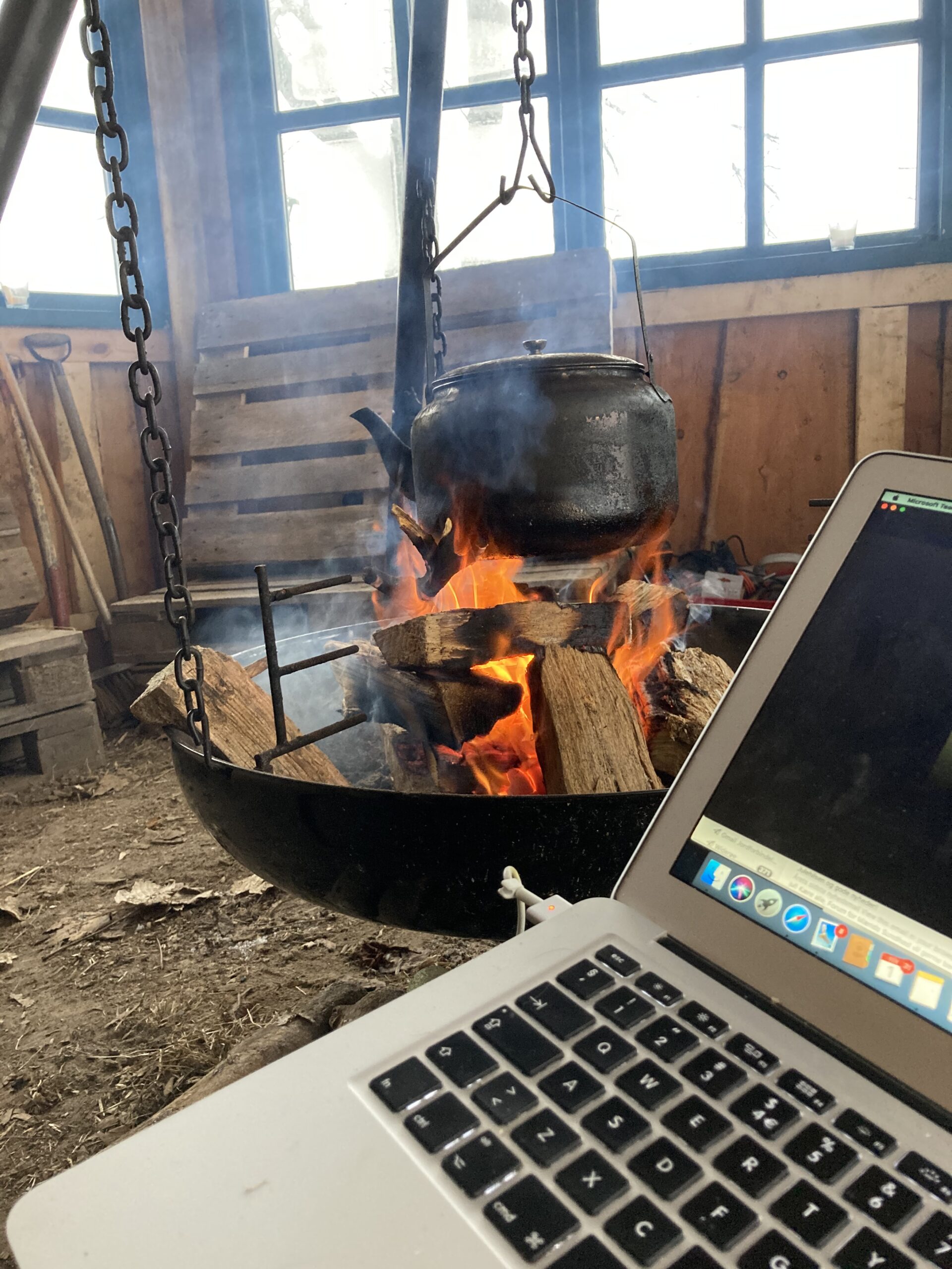 Verdens bedste kontor til online møder og konferencer. Kort vej til kaffe og varme.